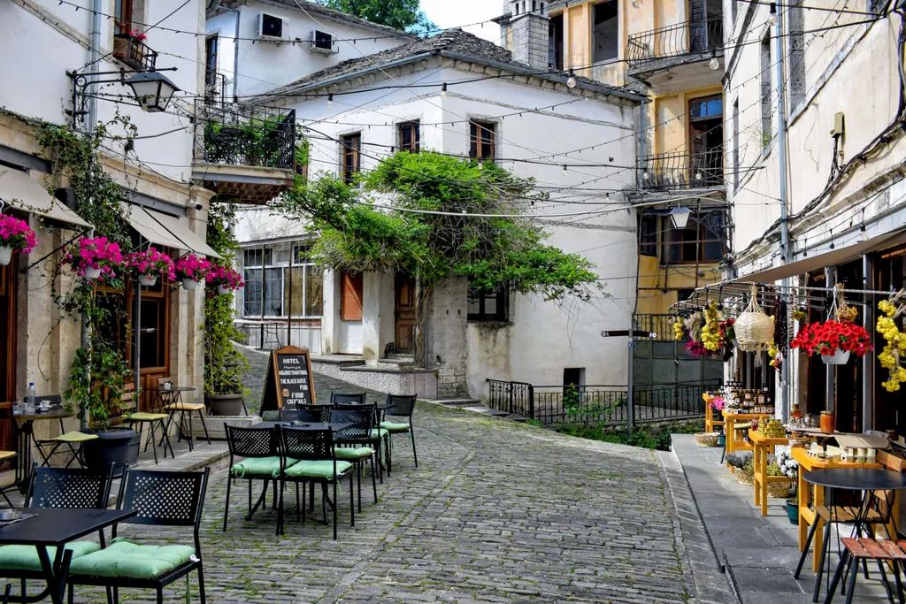 Gamle stenhuse og brostensgader i UNESCO-byen Gjirokastër